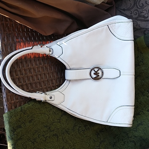 Michael Kors Handbags - Michael Kors White Leather Shoulder Bag